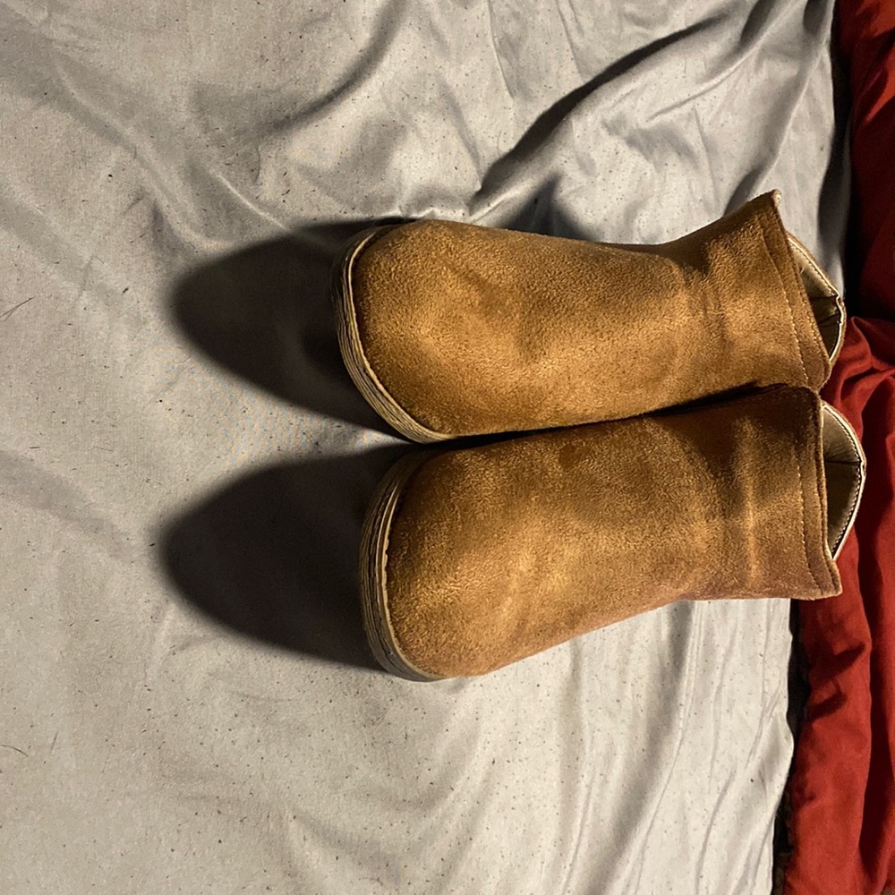 Brown ankle cut boots